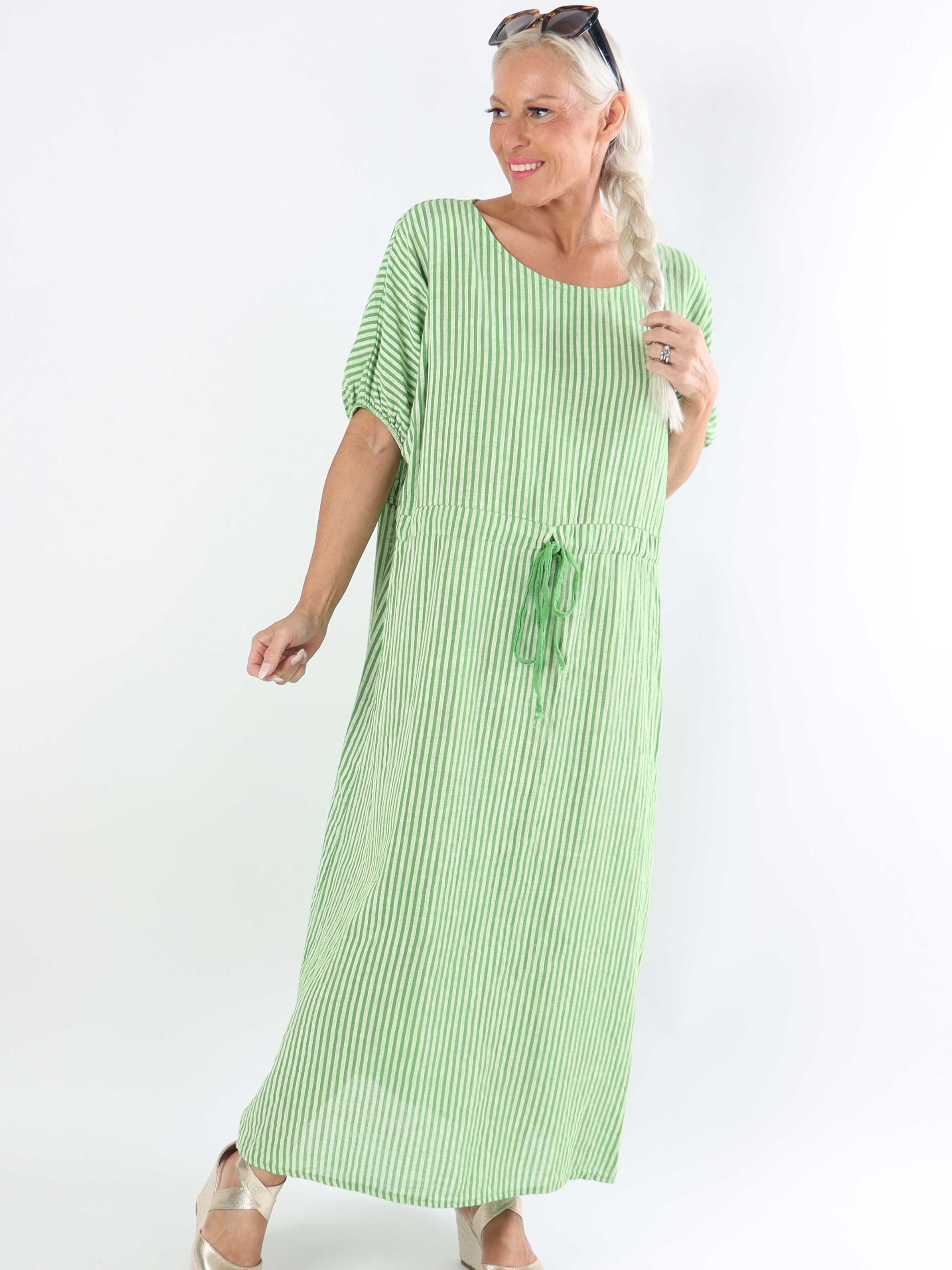 Ellie - Lang plus size kjole med striber og bindebånd